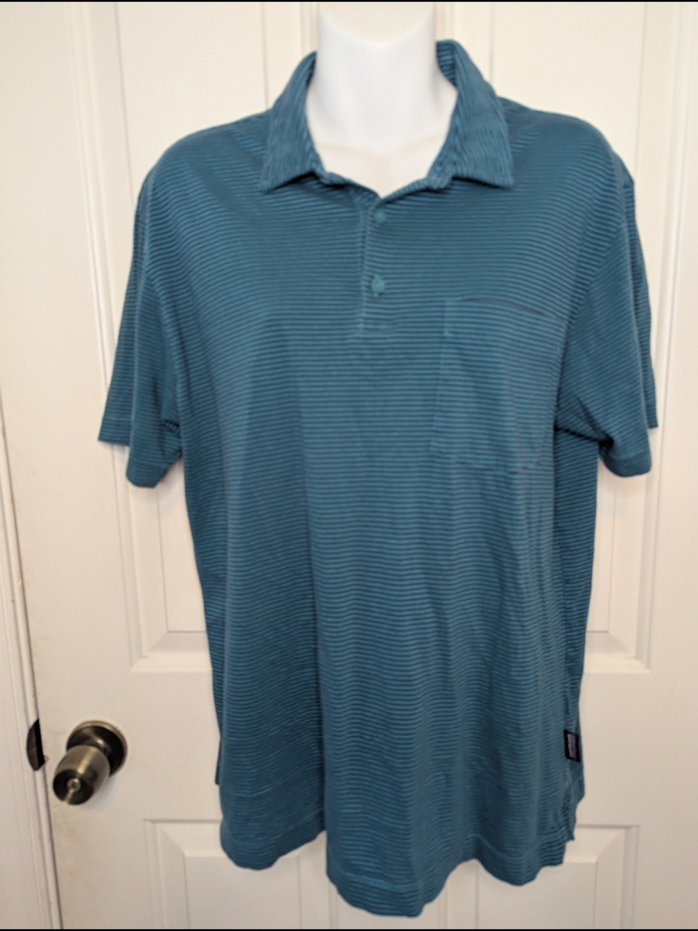 Patagonia Men’s Navy/Teal Polo Striped Golf Shirt Size Medium Short Sleeve
